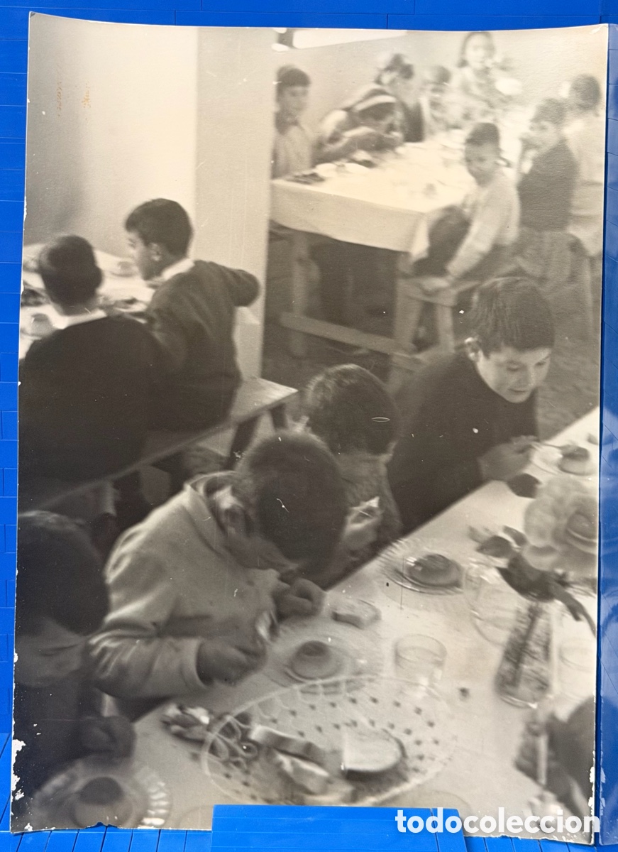Fotograf&iacute;a antigua: FOTOGRAF&Iacute;A ESCUELA NACIONAL CORRAL RUBIO ALBACETE. - NI&Ntilde;OS COMIENDO ENCOMEDOR. 24x18cms