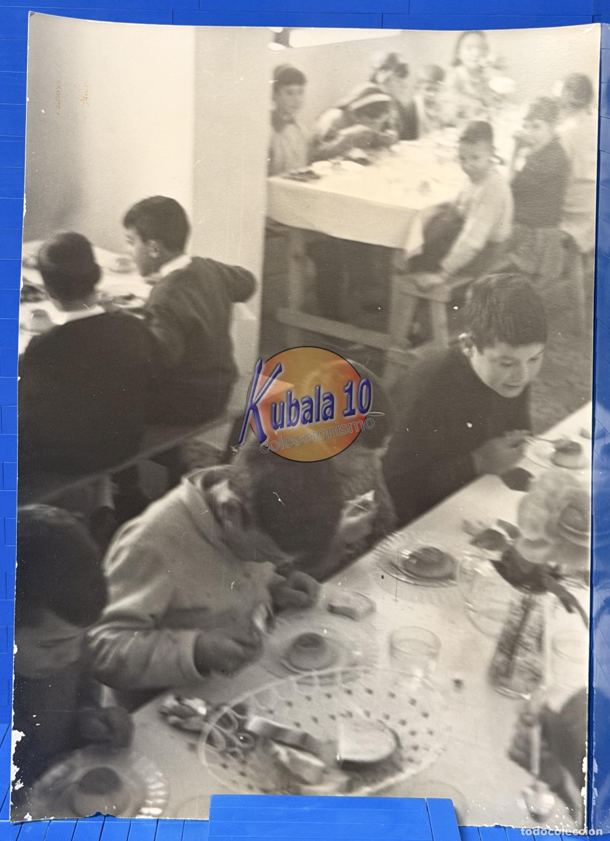Fotografia antiga: FOTOGRAF&Iacute;A ESCUELA NACIONAL CORRAL RUBIO ALBACETE. - NI&Ntilde;OS COMIENDO ENCOMEDOR. 24x18cms