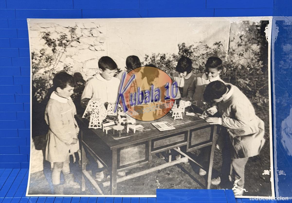 Alte Fotografie: FOTOGRAF&Iacute;A ESCUELA NACIONAL CORRAL RUBIO ALBACETE - NI&Ntilde;OS HACIENDO MANUALIDADES. . . 24x18cms