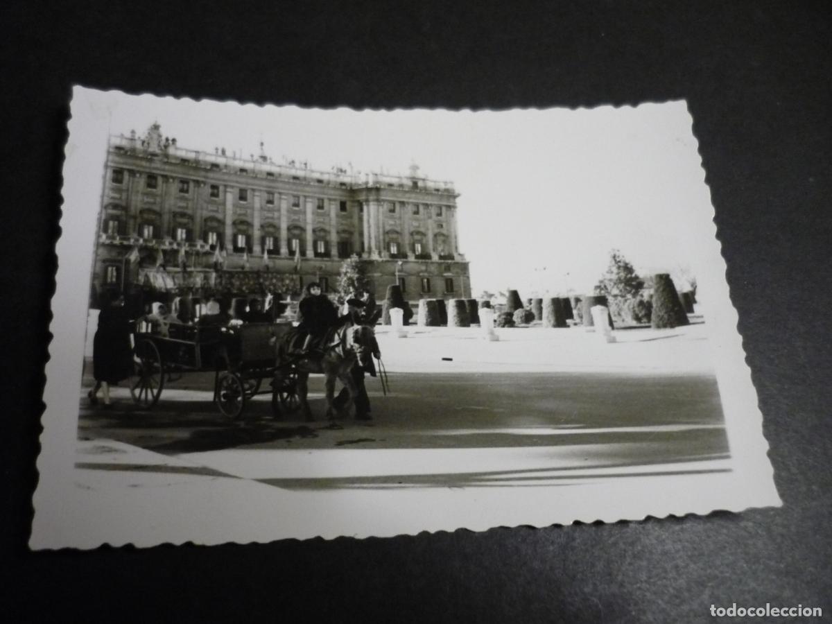 Fotograf&iacute;a antigua: MADRID PLAZA DE ORIENTE CARRO PARA NI&Ntilde;OS ANTIGUA FOTOGRAFIA 7 X 10 CM