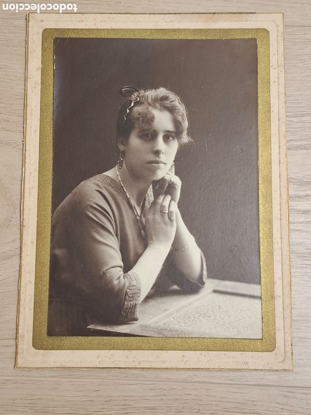 Antique Photography: Fotograf&iacute;a de se&ntilde;orita en estudio. Fot&oacute;grafo R. Reigosa, Ferrol, Real 138