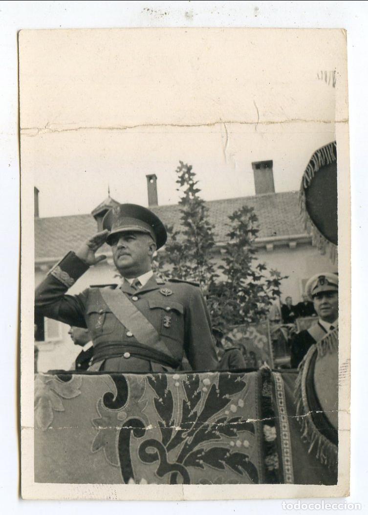 Antique Photography: Francisco Franco presidiendo un desfile, a&ntilde;os 40, Aracil reportajes gr&aacute;ficos
