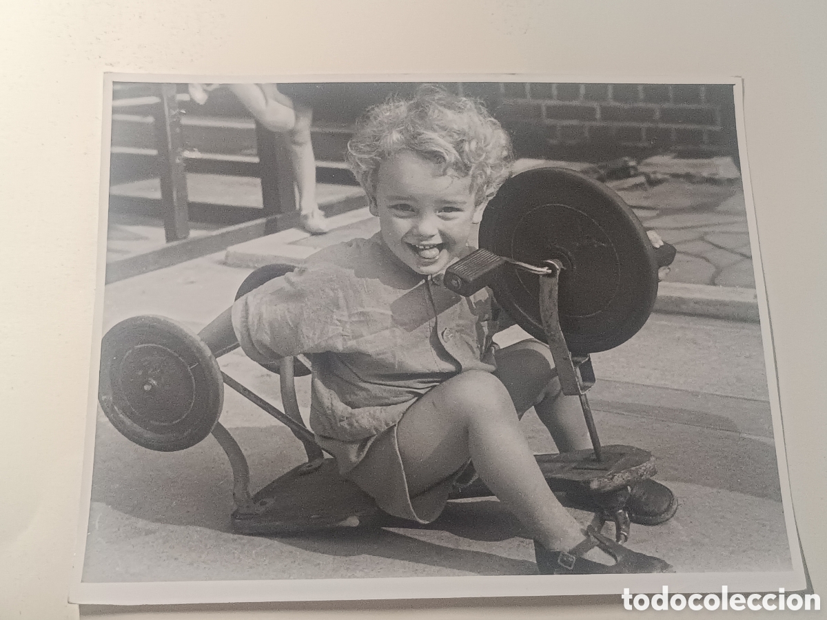 Fotograf&iacute;a antigua: FOTO PRENSA ORIGINAL 1937 NI&Ntilde;O EN TRICICLO ARCHIVO B.B.C. Copyright. Centro Infantil Violet Melchet