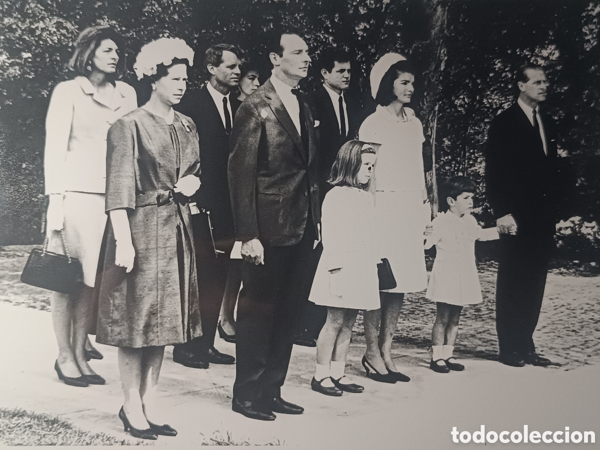 Fotograf&iacute;a antigua: FOTO PRENSA 1965 JACKIE KENNEDY, SUS HIJOS JOHN JOHN Y CAROLINA, REINA ISABEL II... AGENCIA CIFRA