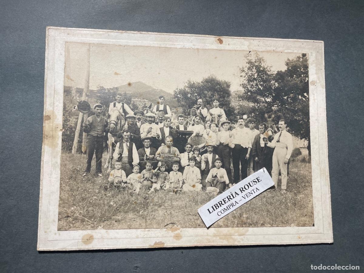 Fotograf&iacute;a antigua: ANTIGUA FOTOGRAFIA - GRUPO DE PERSONA COMIDA EN EL CAMPO - PRINCIPIO S. XX PARTE POSTERIOR PARECE QU