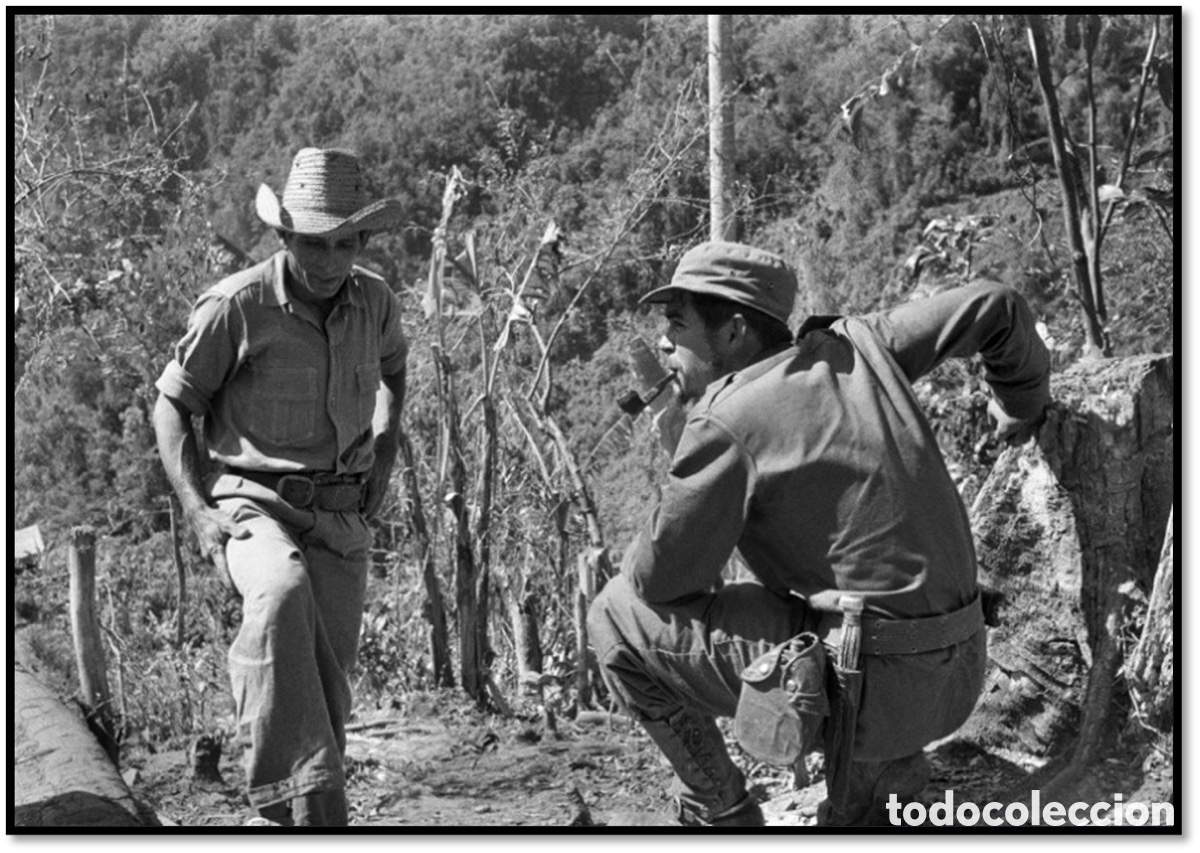 Fotograf&iacute;a antigua: Ch&eacute; Guevara en la Revoluci&oacute;n Cubana. Fotograf&iacute;a de Enrique Meneses. 1957.