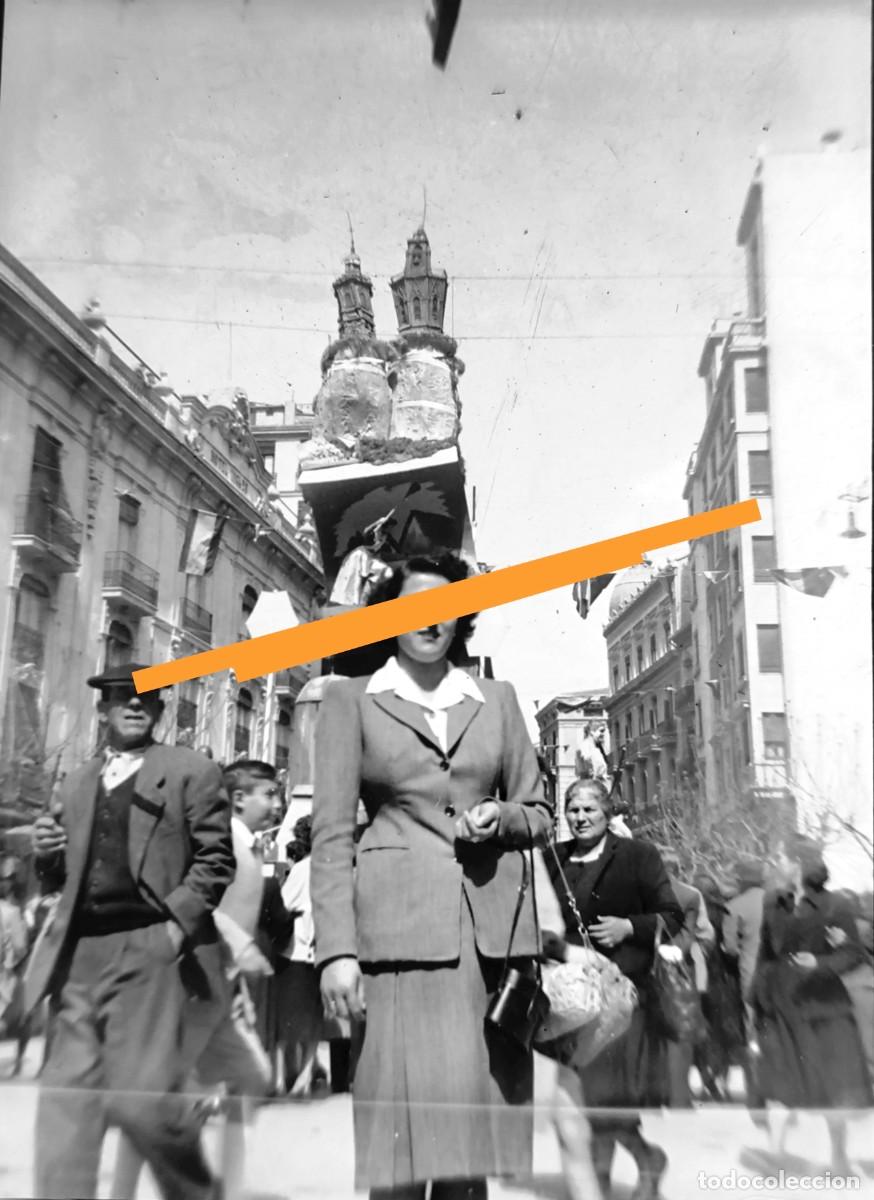Fotograf&iacute;a antigua: Antiguo negativo de fotograf&iacute;a. Falla. fallas de Valencia. A&ntilde;o 1952