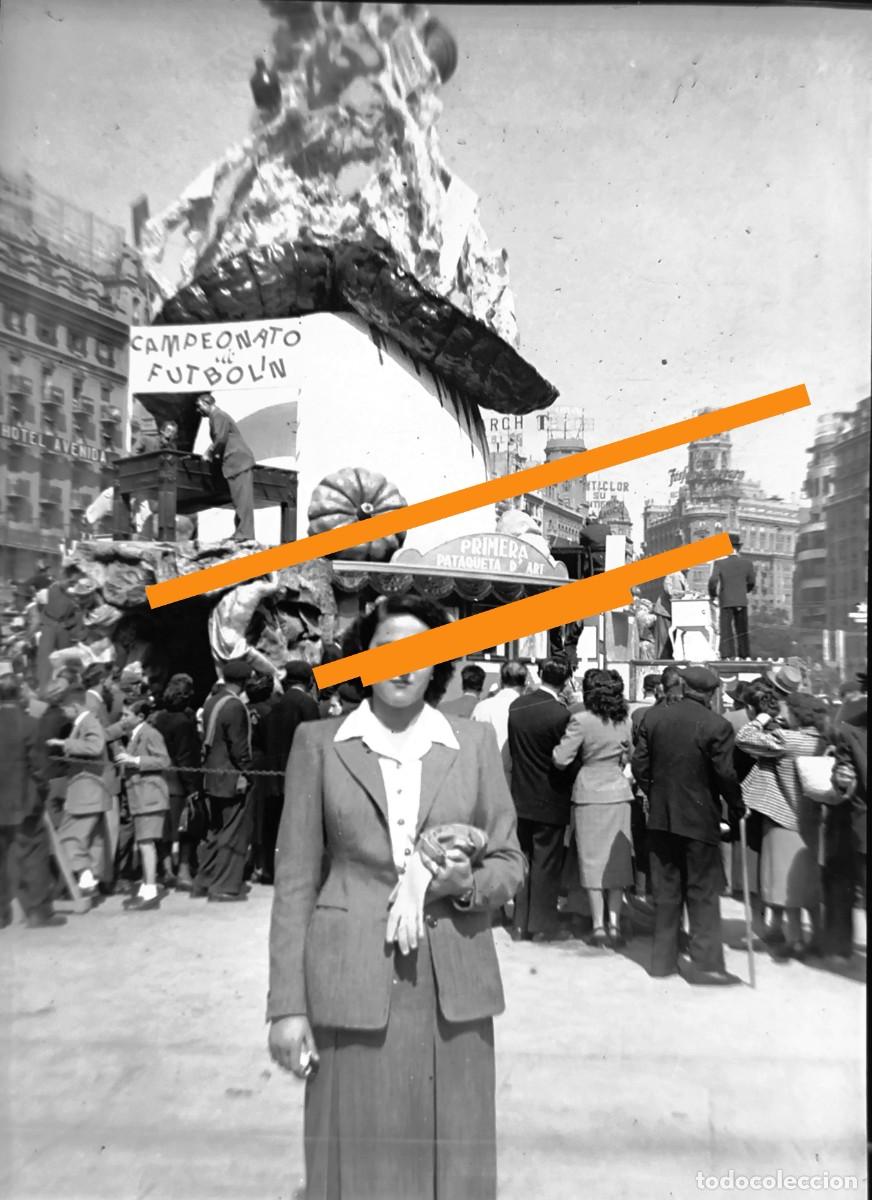 Fotograf&iacute;a antigua: Antiguo negativo de fotograf&iacute;a. Falla. fallas de Valencia. A&ntilde;o 1952