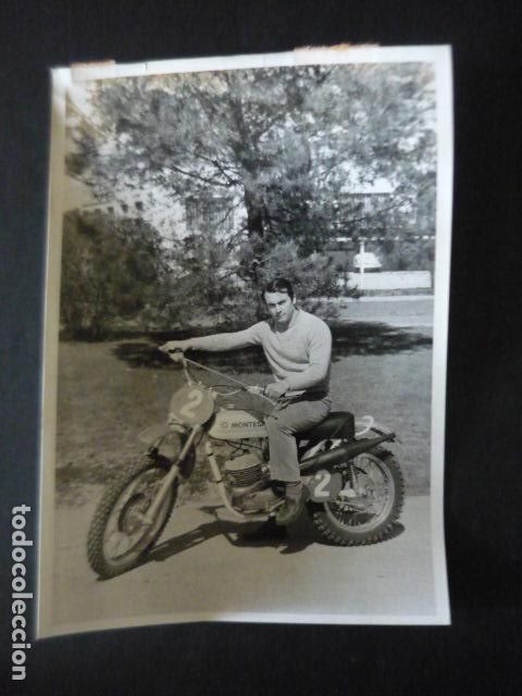 Fotograf&iacute;a antigua: FRANCISCO LANCHO CORREDOR MOTOCICLISMO CON MOTO MONTESA ANTIGUA FOTOGRAFIA ORIGINAL 18 X 12 CM
