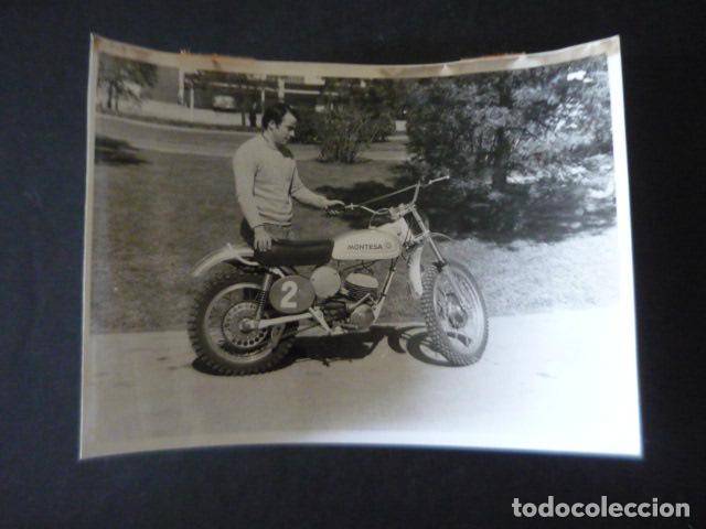 Fotograf&iacute;a antigua: FRANCISCO LANCHO CORREDOR MOTOCICLISMO CON MOTO MONTESA ANTIGUA FOTOGRAFIA ORIGINAL 18 X 12 CM
