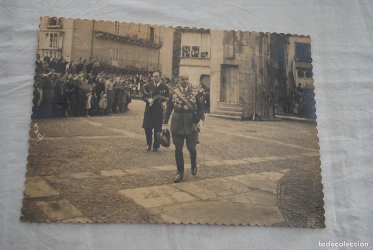 Fotograf&iacute;a antigua: EL GENERAL VARELA CAMINO DE LA IGLESIA .