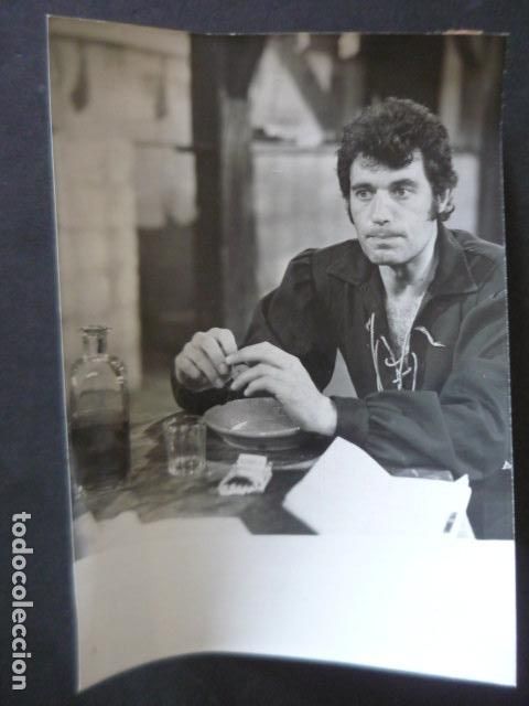 Fotografia antica: TELEVISION ESPA&Ntilde;OLA SERIE LOS MISTERIOS DE PARIS ANTIGUA FOTOGRAFIA ORIGINAL 13 X 18 CM