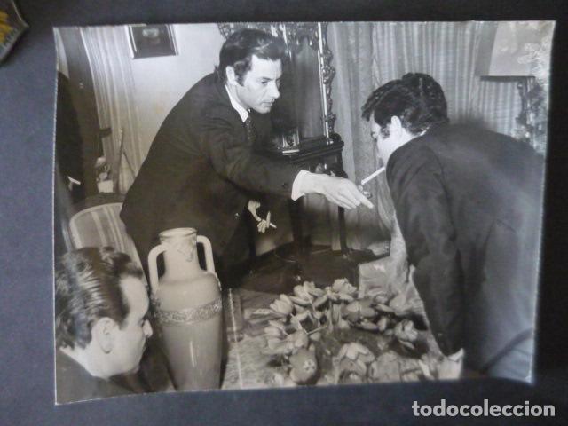 Fotograf&iacute;a antigua: RAFAEL DE CORDOVA BAILAOR BAILARIN EN CASA LOLA FLORES ACTRIZ ANTIGUA FOTOGRAFIA ORIGINAL 18 X 24 CM