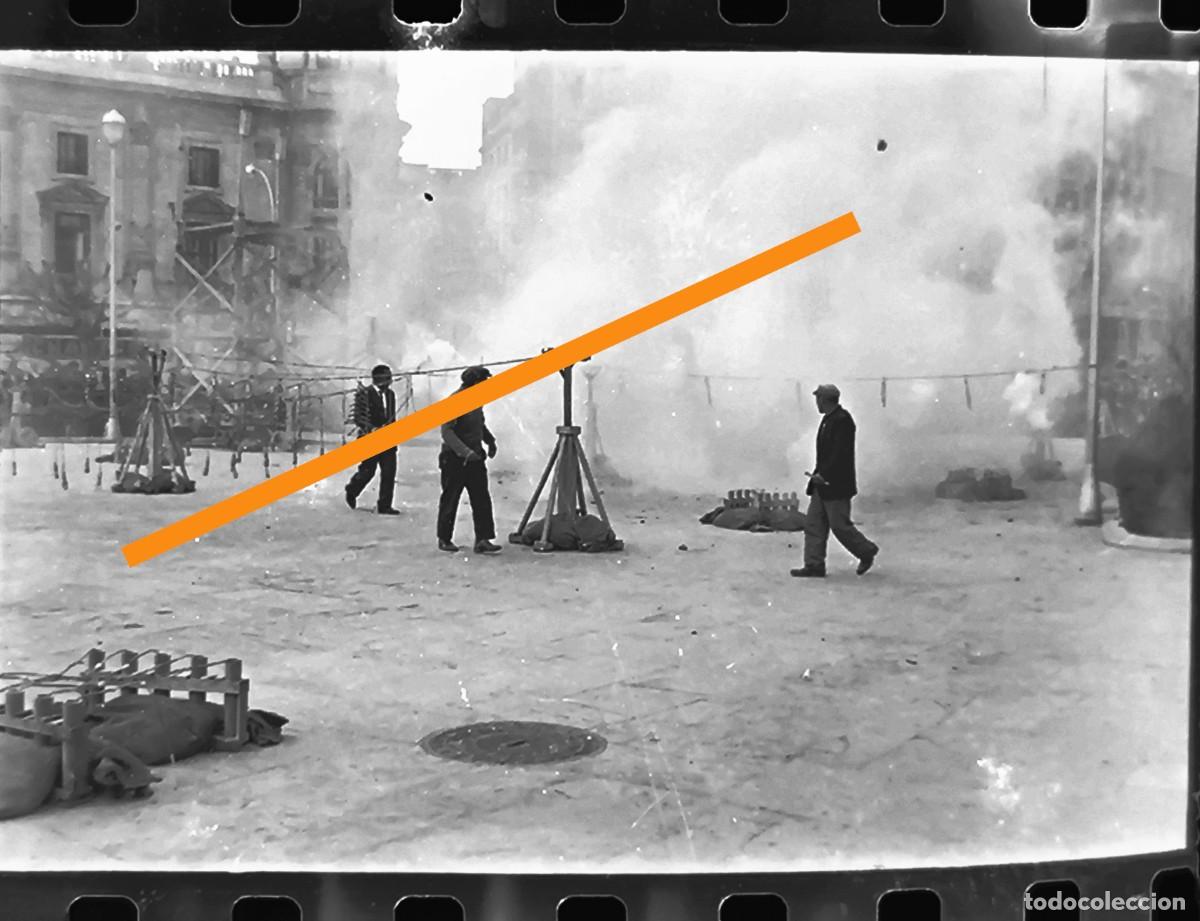 Fotograf&iacute;a antigua: Antiguo negativo de fotograf&iacute;a. Valencia. Masclet&aacute;. Fallas de Valencia. A&ntilde;os 60.