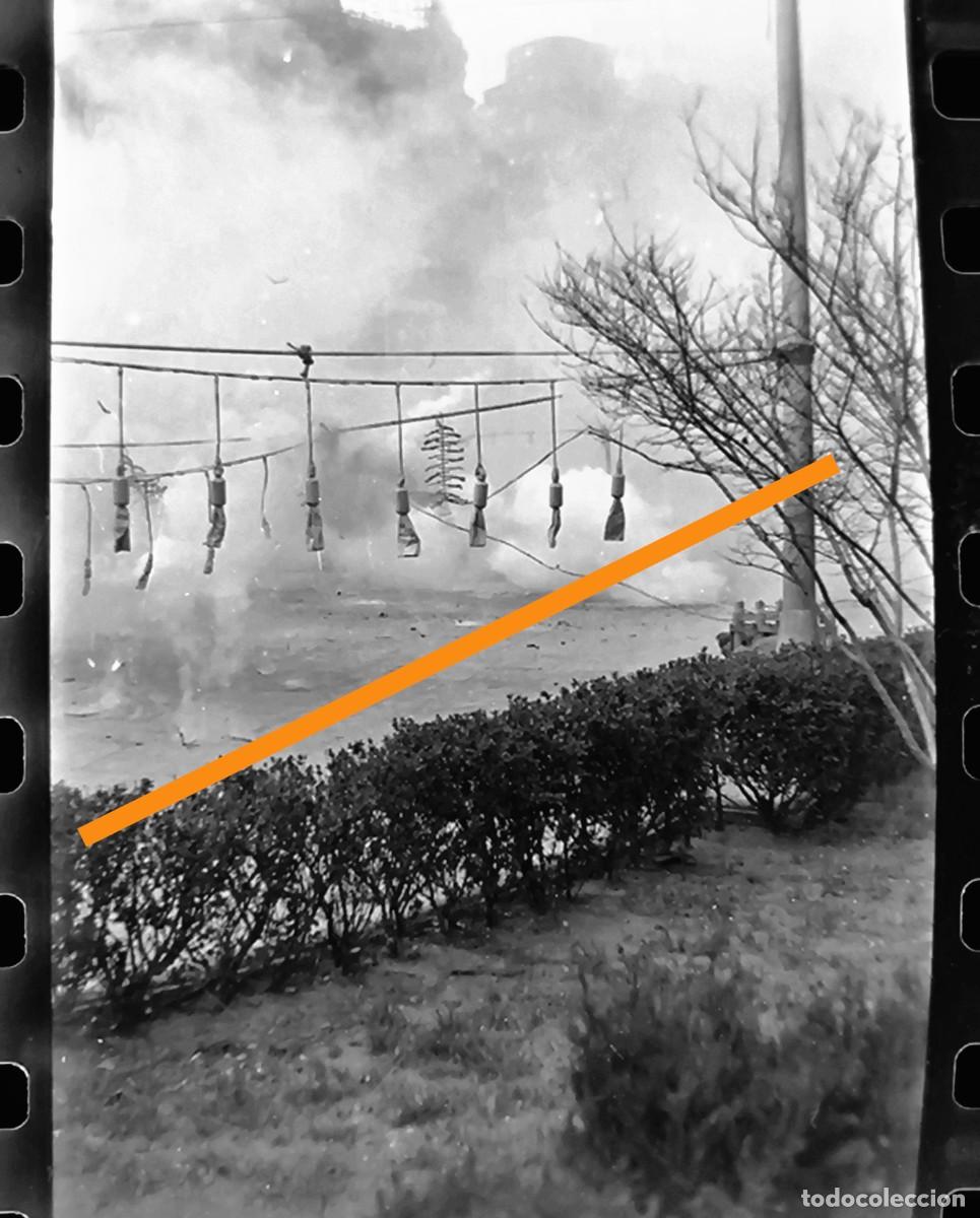 Fotograf&iacute;a antigua: Antiguo negativo de fotograf&iacute;a. Valencia. Masclet&aacute;. Fallas de Valencia. A&ntilde;os 60.