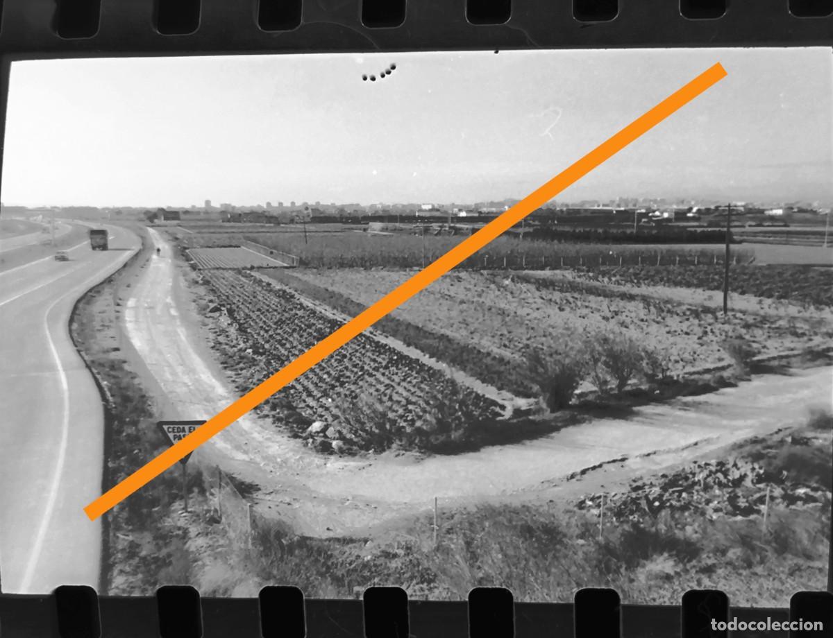 Fotograf&iacute;a antigua: Antiguo negativo de fotograf&iacute;a. Albuixech, terrenos factor&iacute;a Macosa ferrocarril. A&ntilde;os 60/70.