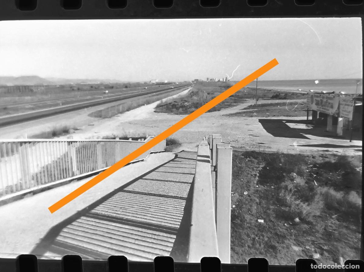 Fotograf&iacute;a antigua: Antiguo negativo de fotograf&iacute;a. Albuixech, accesos factor&iacute;a Macosa ferrocarril. A&ntilde;os 60/70.