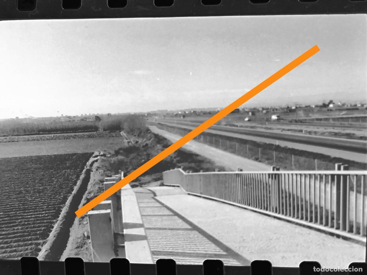 Fotograf&iacute;a antigua: Antiguo negativo de fotograf&iacute;a. Albuixech, accesos factor&iacute;a Macosa ferrocarril. A&ntilde;os 60/70.