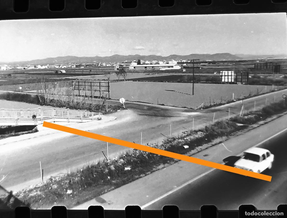 Fotograf&iacute;a antigua: Antiguo negativo de fotograf&iacute;a. Albuixech, accesos factor&iacute;a Macosa ferrocarril. A&ntilde;os 60/70.