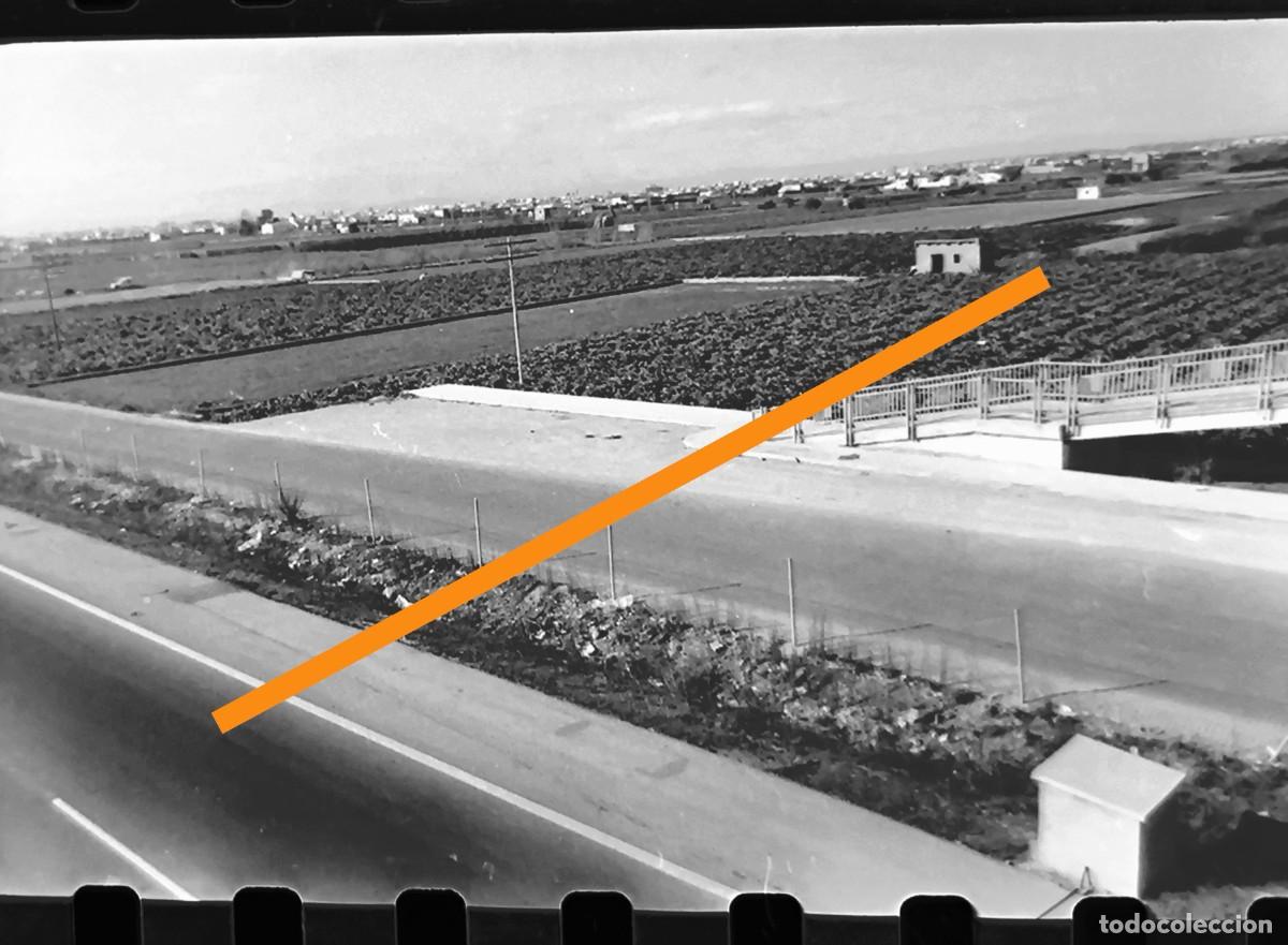 Fotograf&iacute;a antigua: Antiguo negativo de fotograf&iacute;a. Albuixech, accesos factor&iacute;a Macosa ferrocarril. A&ntilde;os 60/70.