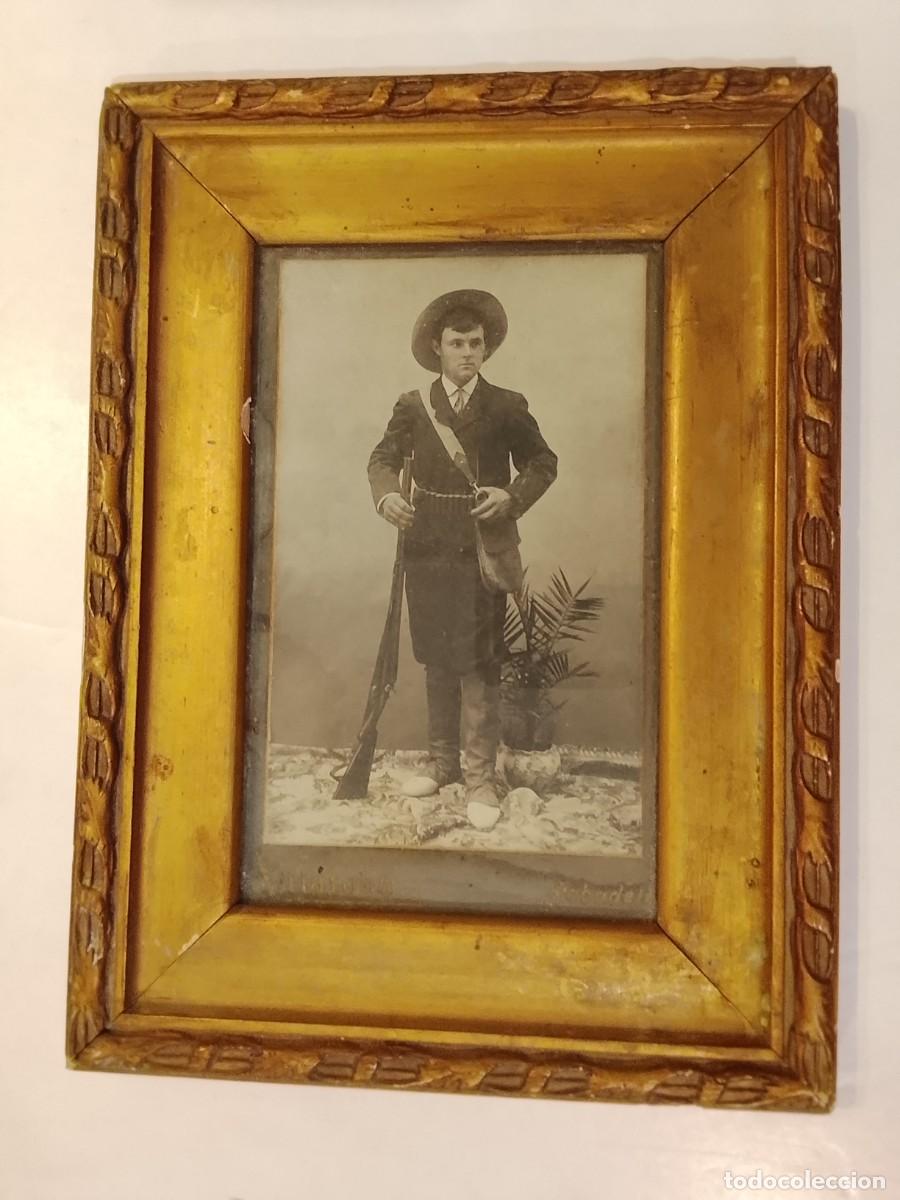 Fotograf&iacute;a antigua: CATALUNYA - HOMBRE CON RIFLE - FOTOGRAFIA ANTIGUA ENMARCADA - FOTO VILLATOB&Aacute; , SABADELL -(V-28.107)