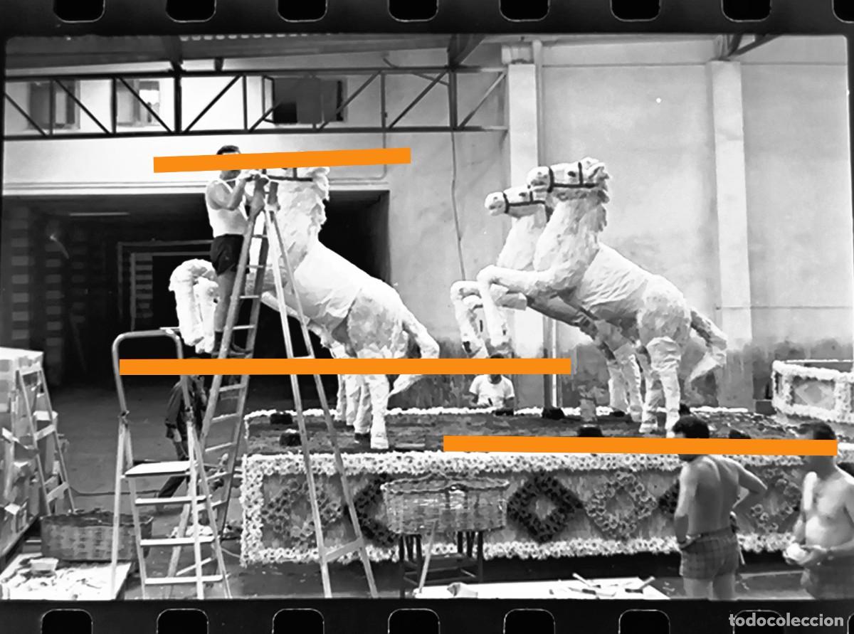 Fotograf&iacute;a antigua: Antiguo negativo de fotograf&iacute;a. Carroza de Fallas Lanas Arag&oacute;n. Valencia a&ntilde;os 60.