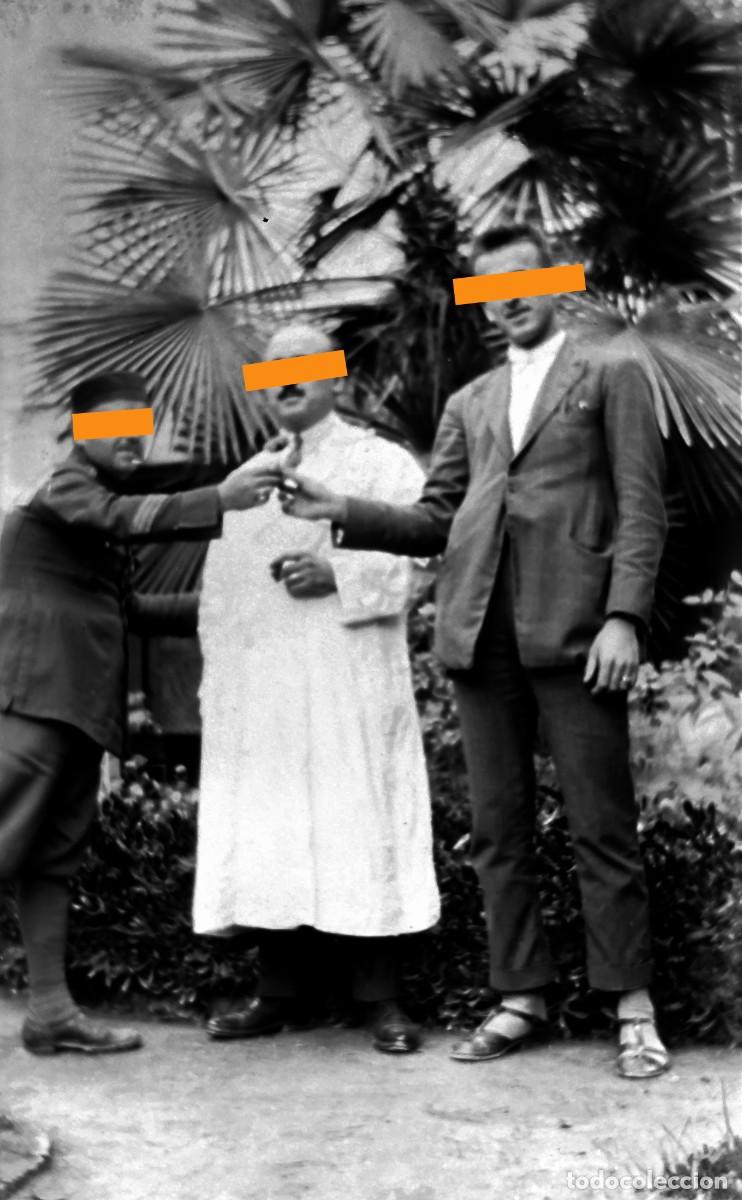 Fotograf&iacute;a antigua: Antiguo negativo de fotograf&iacute;a. Militar y medico. A&ntilde;os 20/30.