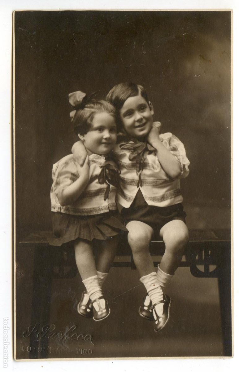 Antique Photography: Retrato de dos ni&ntilde;os. J. Pachecho, fot&oacute;grafo, Vigo. Fotopostal 1921