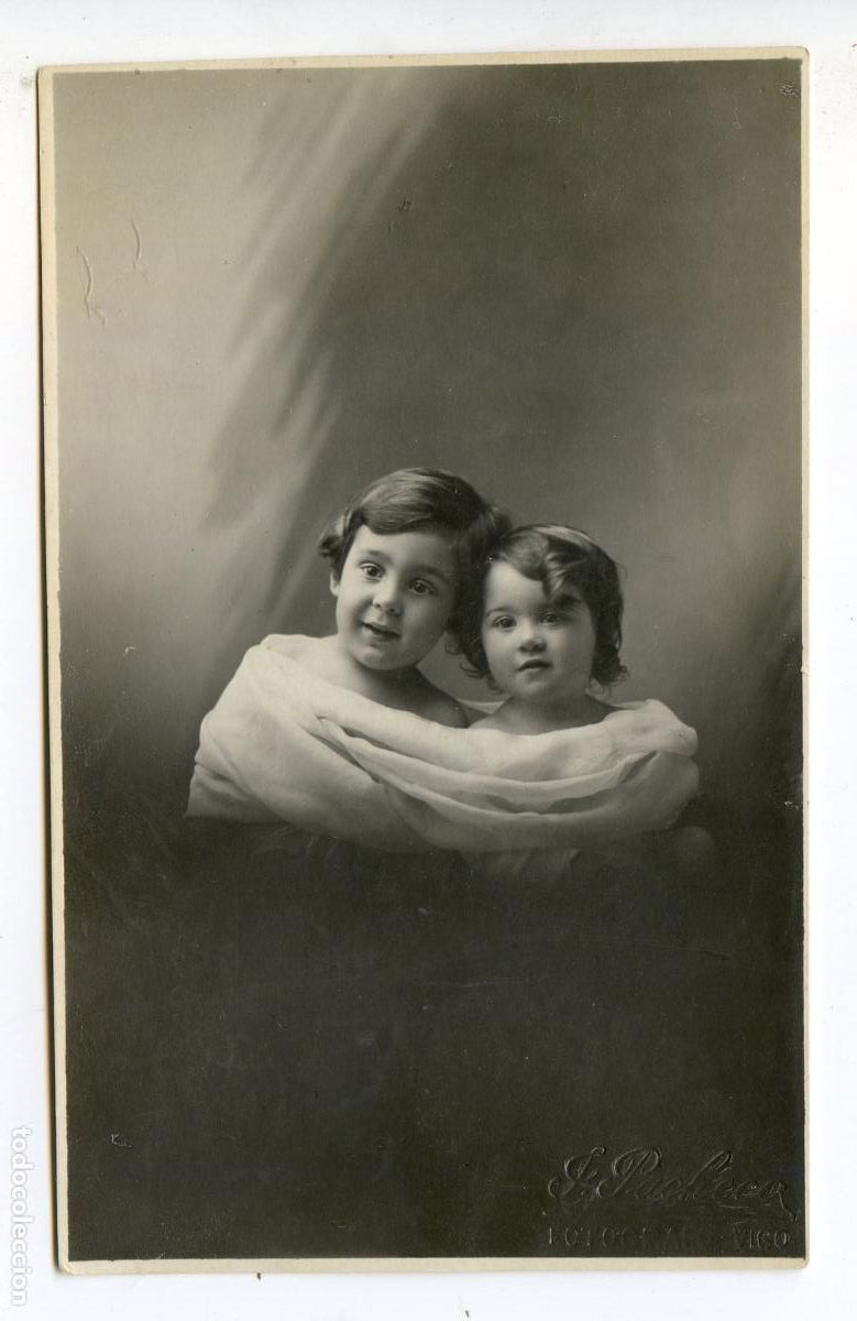 Antique Photography: Retrato de dos ni&ntilde;os. Fot&oacute;grafo J. Pachecho, Vigo, Fotopostal