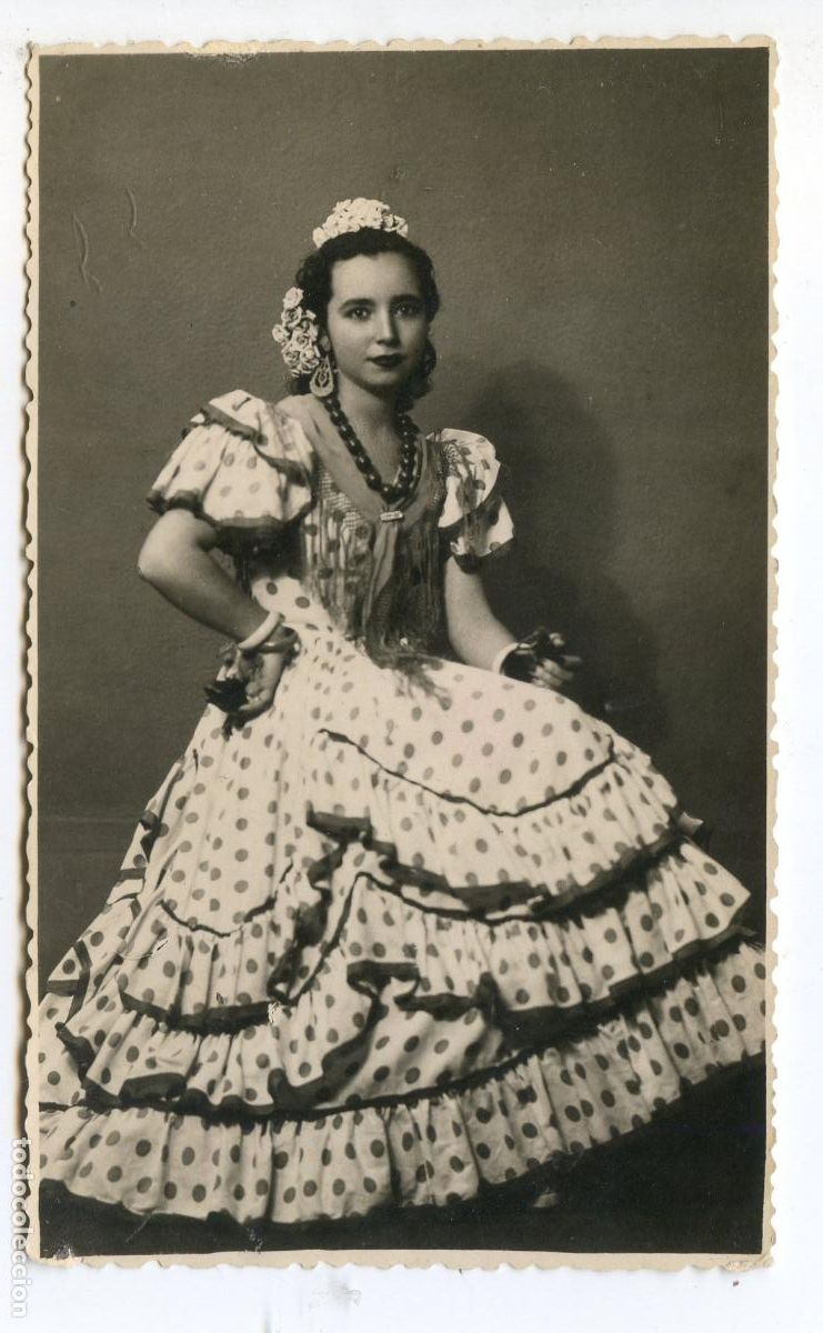 Fotograf&iacute;a antigua: Foto de se&ntilde;orita con traje de faralaes, Foto Cine, Sevilla