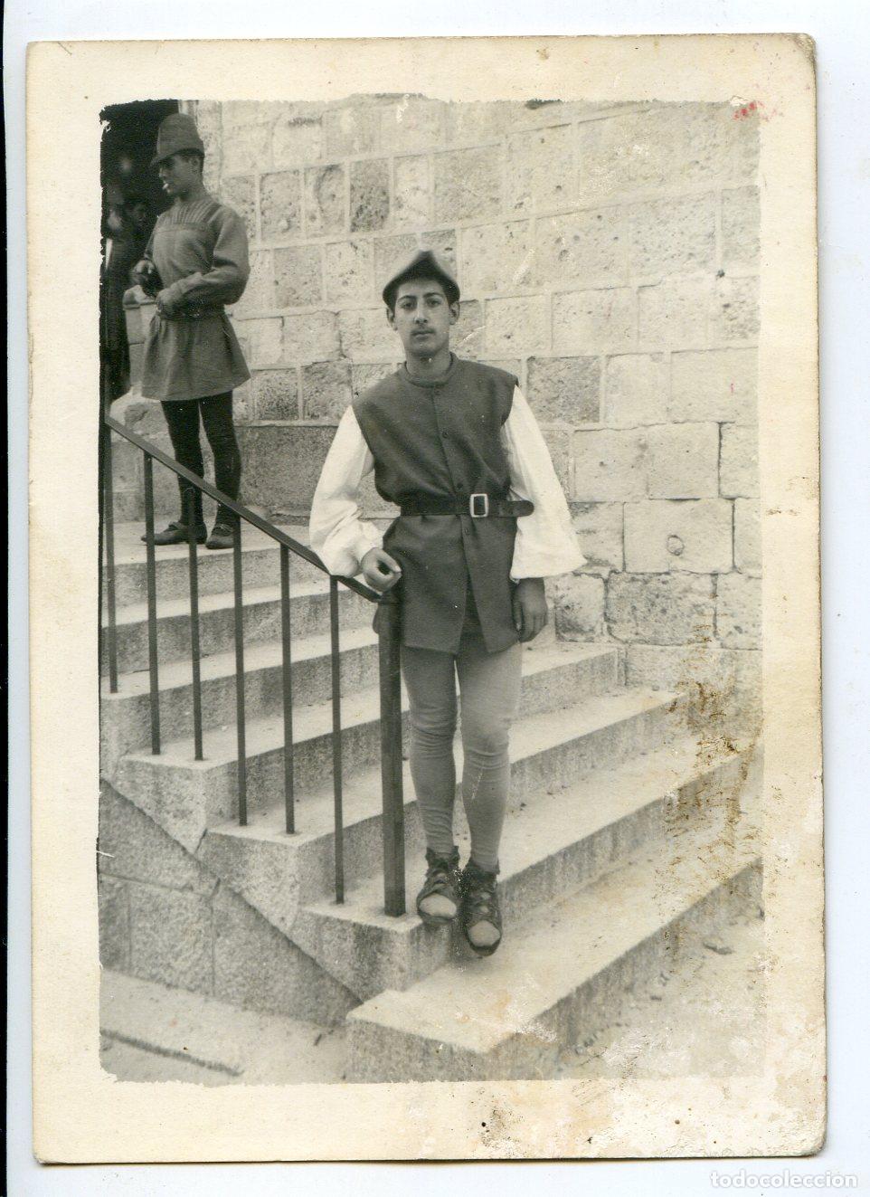 Fotograf&iacute;a antigua: Retrato de joven con indumentaria medieval, Foto A. Misis, Segovia