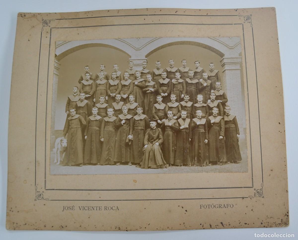 Fotograf&iacute;a antigua: Fotograf&iacute;a antigua. Grupo de jovenes seminaristas posando. Fot&oacute;grafo: Jos&eacute; Vicente Roca. Circa 1910