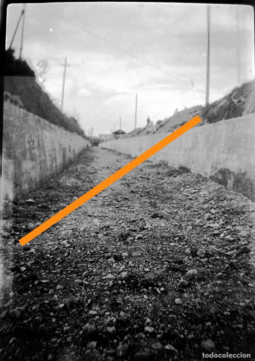 Fotograf&iacute;a antigua: Antiguo negativo de fotograf&iacute;a. Trabajos en el canal.