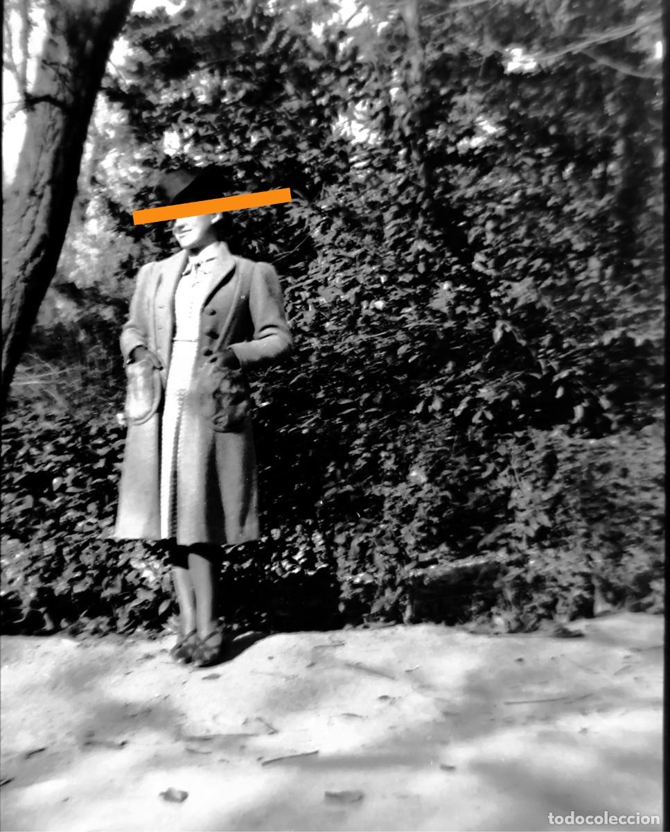 Alte Fotografie: Antiguo negativo de fotograf&iacute;a. Chica con sombrero. A&ntilde;os 20/30.
