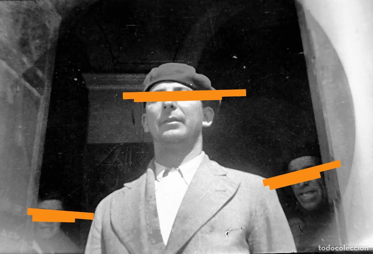 Fotograf&iacute;a antigua: Antiguo negativo de fotograf&iacute;a. Hombre del campo. A&ntilde;os 20/30.