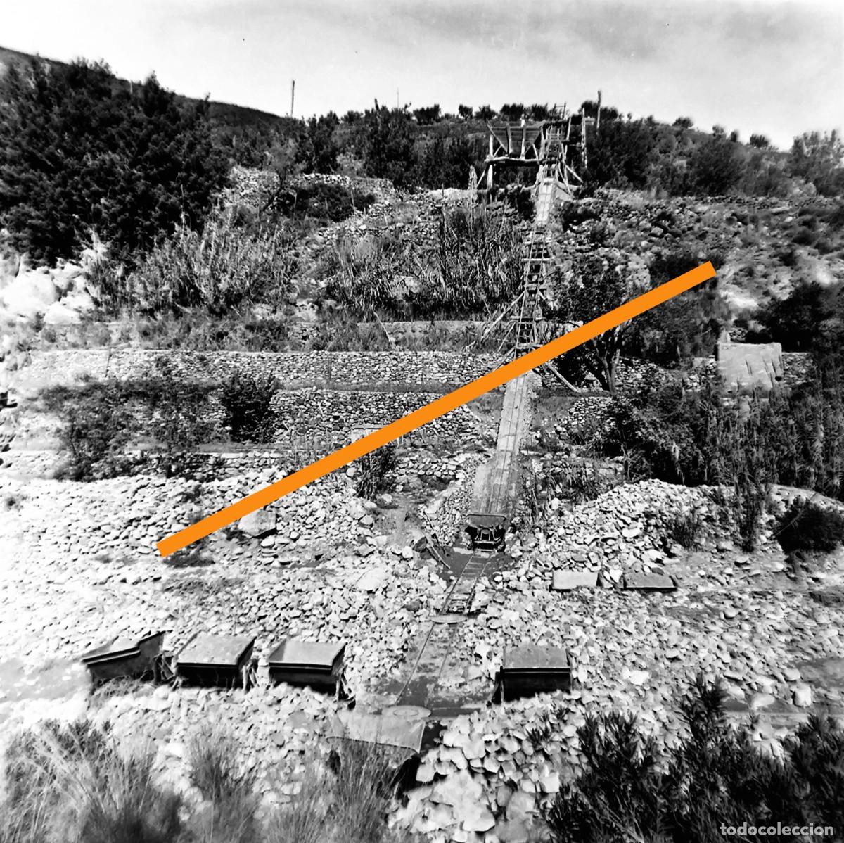 Fotograf&iacute;a antigua: Antiguo negativo de fotograf&iacute;a. Construcci&oacute;n pantano embalse o presa.