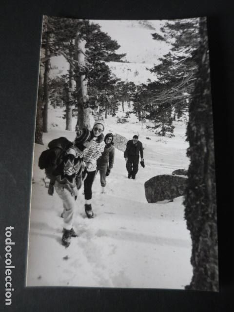 Photographie ancienne: PUERTO DE NAVACERRADA MADRID EXCURSIONISTAS MONTA&Ntilde;ISMO ANTIGUA FOTOGRAF&Iacute;A TAMA&Ntilde;O POSTAL