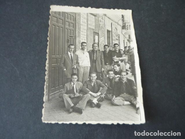 Fotografia antiga: VALDEPE&Ntilde;AS CIUDAD REAL GRUPO TEATRO ESCUADRA SEU ANTIGUA FOTOGRAFIA 1949 6 X 8 CM