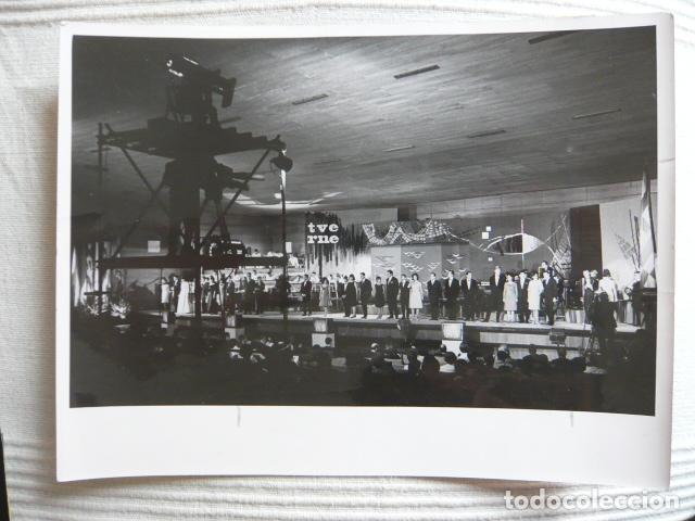 Fotografia antica: BARCELONA FESTIVAL CANCION MEDITERRANEA ANTIGUA FOTOGRAFIA ORIGINAL 18 X 24 CM