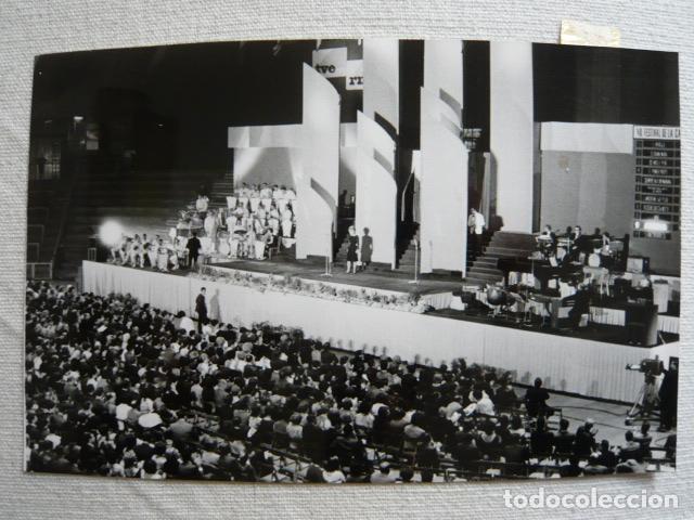 Fotografia antica: BARCELONA FESTIVAL CANCION MEDITERRANEA ANTIGUA FOTOGRAFIA ORIGINAL 12 X 17 CM