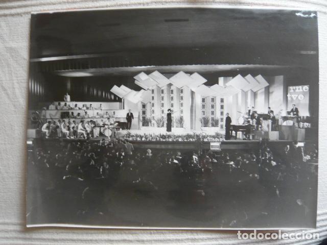 Fotografia antiga: BARCELONA FESTIVAL CANCION MEDITERRANEA ANTIGUA FOTOGRAFIA ORIGINAL 18 X 24 CM