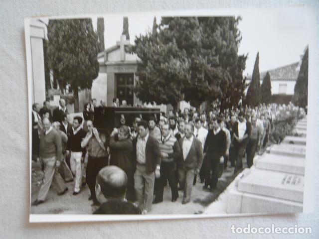 Fotografia antiga: MADRID ENTIERRO TAXISTA ASESINADO TAXI ANTIGUA FOTOGRAFIA ORIGINAL 13 X 18 CM