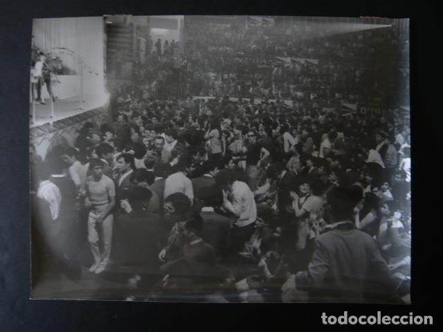 Antique Photography: MADRID EL CORTE INGLES FESTIVAL DE LOS IDOLOS 1968 ANTIGUA FOTOGRAFIA ORIGINAL 18 X 24 CM