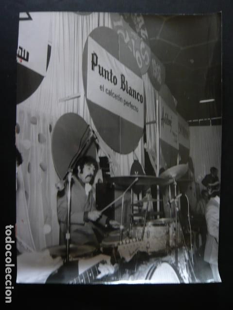 Antique Photography: MADRID EL CORTE INGLES FESTIVAL DE LOS IDOLOS 1968 ANTIGUA FOTOGRAFIA ORIGINAL 18 X 24 CM