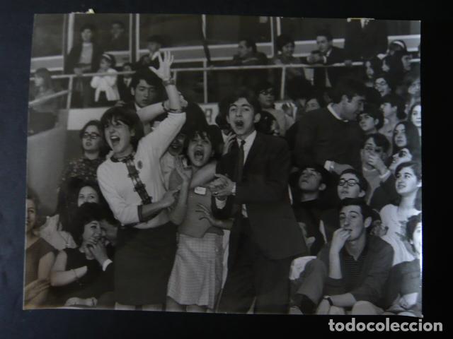 Alte Fotografie: MADRID EL CORTE INGLES FESTIVAL DE LOS IDOLOS 1968 ANTIGUA FOTOGRAFIA ORIGINAL 18 X 24 CM