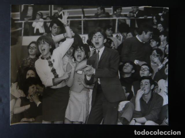 Antique Photography: MADRID EL CORTE INGLES FESTIVAL DE LOS IDOLOS 1968 ANTIGUA FOTOGRAFIA ORIGINAL 18 X 24 CM