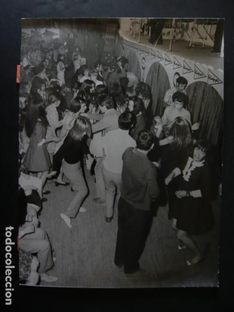 Alte Fotografie: MADRID EL CORTE INGLES FESTIVAL DE LOS IDOLOS 1968 ANTIGUA FOTOGRAFIA ORIGINAL 18 X 24 CM