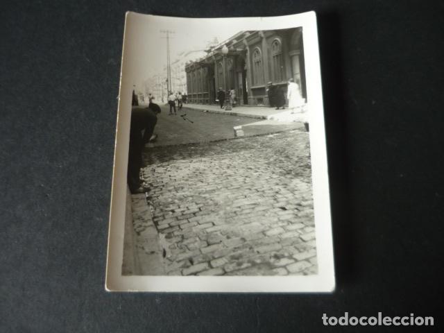 Antique Photography: BARCELONA OBRAS CALLE ARAGON PAVIMENTO COLPROVIA 1932 ANTIGUA FOTOGRAFIA 6,5 X 9 CM