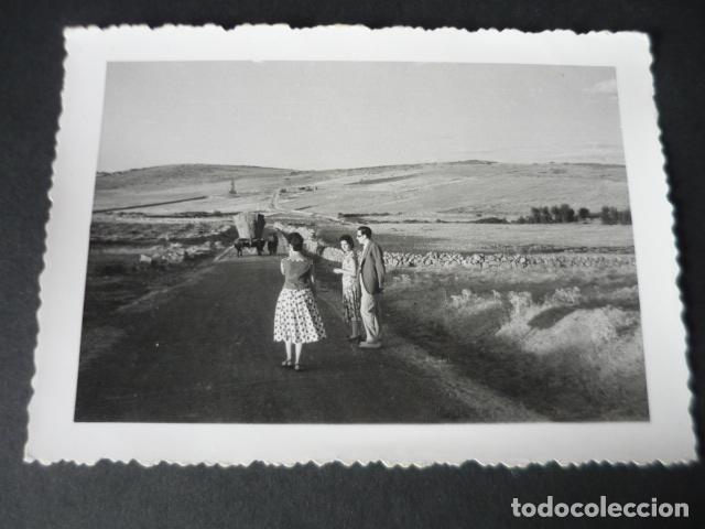 Alte Fotografie: VALDEMORILLO MADRID CAMINO ANTIGUA FOTOGRAFIA 8,5 X 11,5 CM