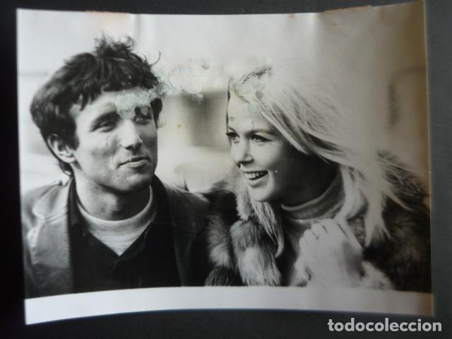 Photographie ancienne: ASSAF DAYAN ACTOR CON KATRIA CHRISTINE ANTIGUA FOTOGRAFIA ORIGINAL 18 X 24 CM